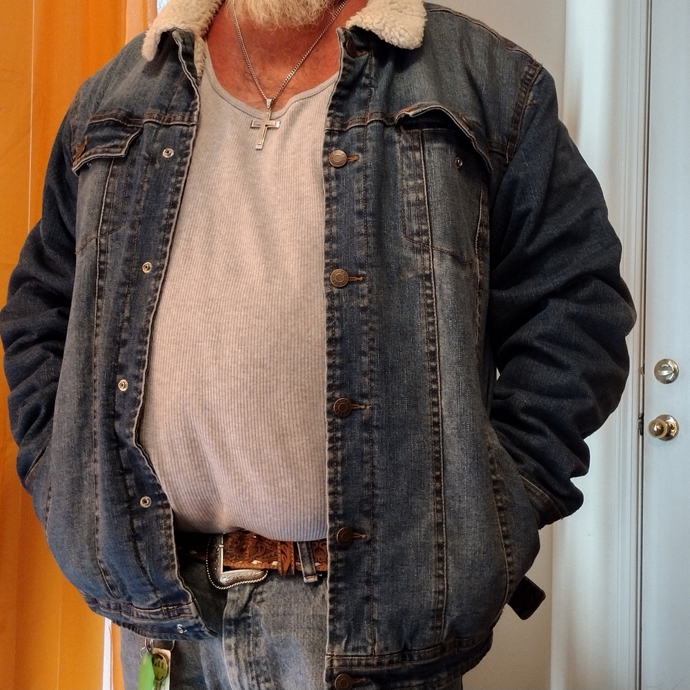 Men's jean jacket with fleece around collar